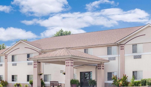 Super 8 by Wyndham Central City