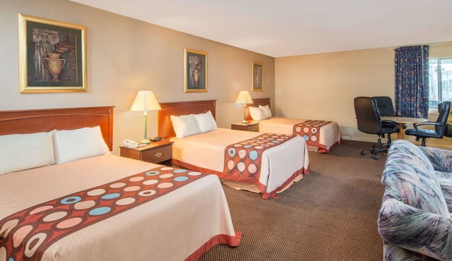 Super 8 by Wyndham Centerville-Richmond