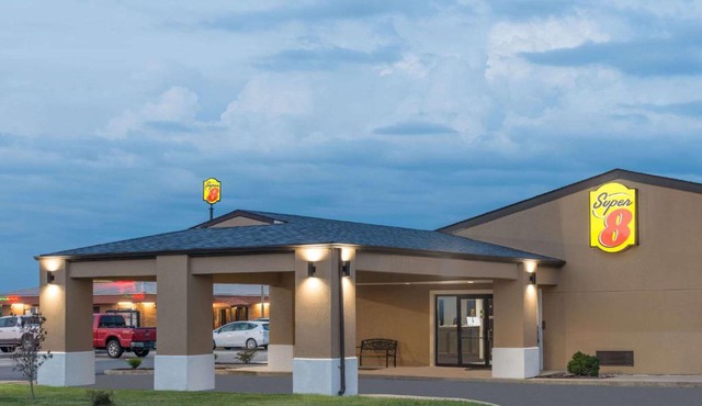 Super 8 by Wyndham Charleston Sikeston East MO
