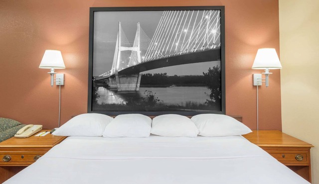 Super 8 by Wyndham Charleston/Sikeston East MO