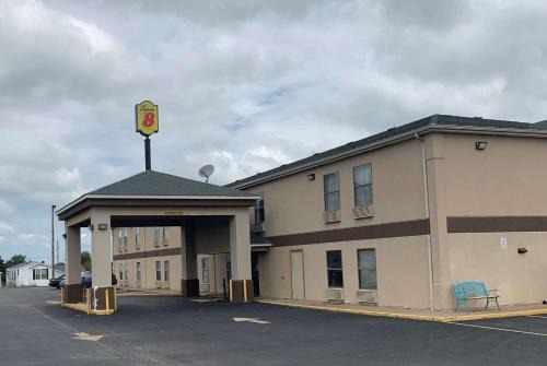 Super 8 by Wyndham Chenoa