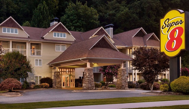 Super 8 by Wyndham Cherokee