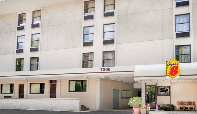 Super 8 by Wyndham Chicago IL