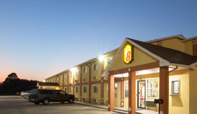 Super 8 by Wyndham Chickasha