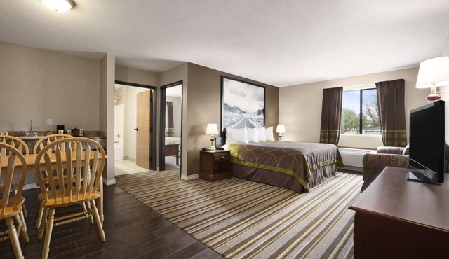 Super 8 by Wyndham Childress