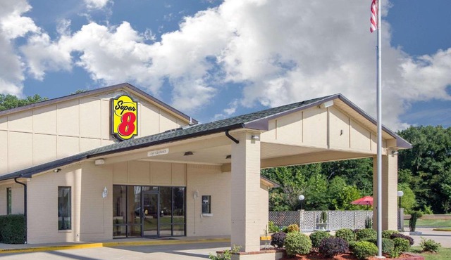 Super 8 by Wyndham Clarksville AR