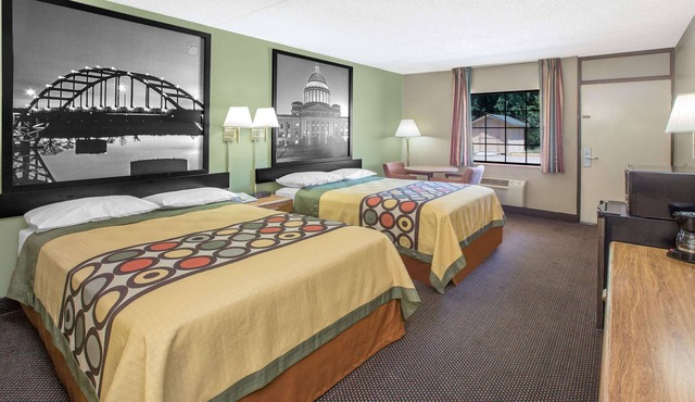 Super 8 by Wyndham Clarksville AR