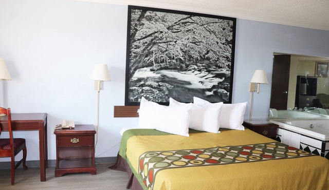 Super 8 by Wyndham Clarksville East