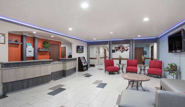 Super 8 by Wyndham Claremore OK