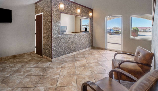 Super 8 by Wyndham Clayton