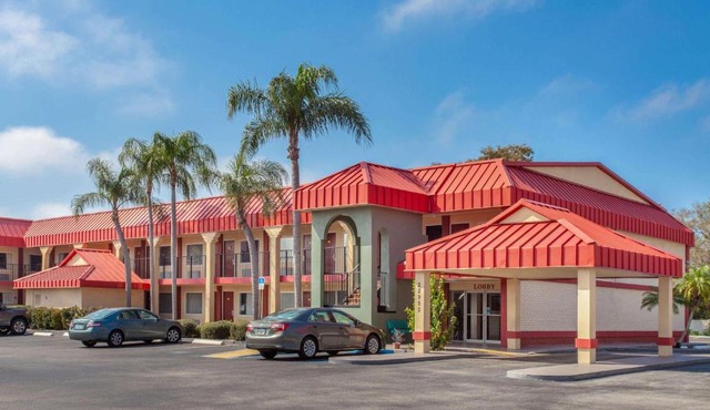 Super 8 by Wyndham Clearwater/US Hwy 19 N