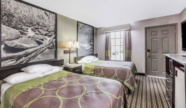 Super 8 by Wyndham Clinton