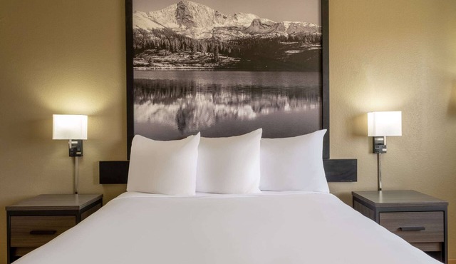 Super 8 by Wyndham Clinton
