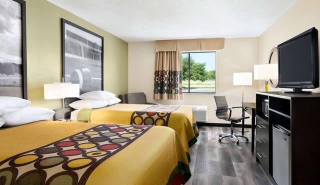 Super 8 by Wyndham Clinton