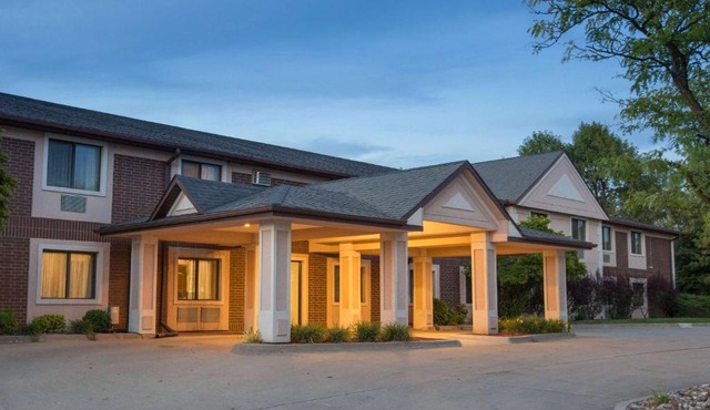 Super 8 by Wyndham Clive IA