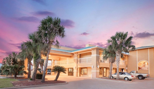 Super 8 by Wyndham Corpus Christi