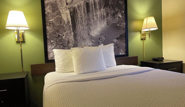 Super 8 by Wyndham Colby