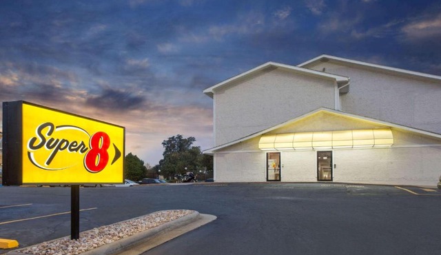 Super 8 by Wyndham Columbus Airport