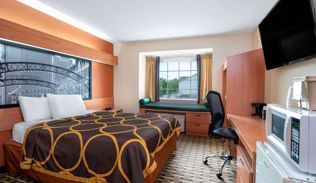 Super 8 by Wyndham Columbus West