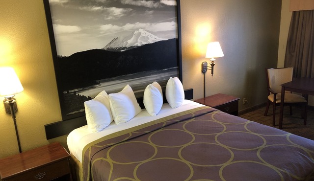 Super 8 by Wyndham Corning