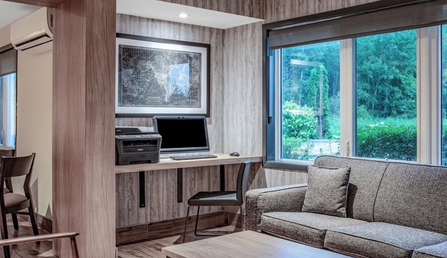 Super 8 by Wyndham Cornwall ON