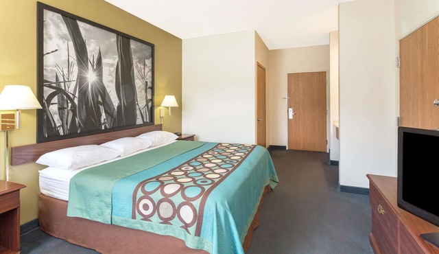 Super 8 by Wyndham Cresco IA