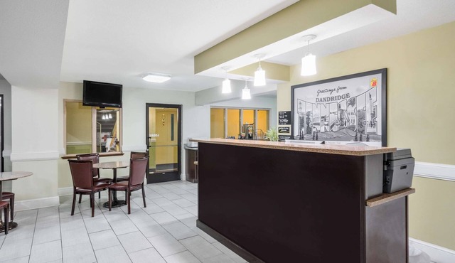 Super 8 by Wyndham Dandridge