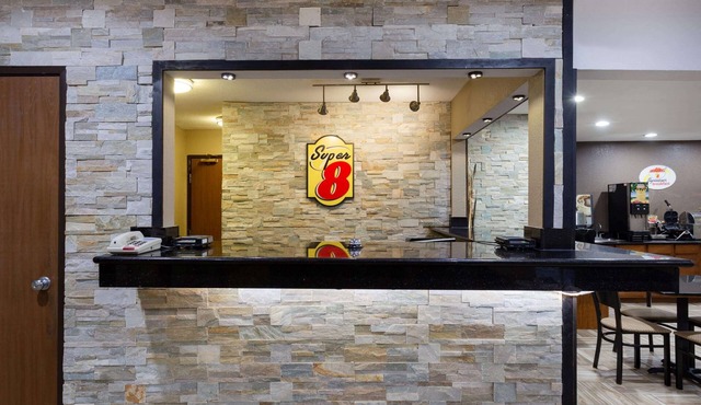 Super 8 by Wyndham Decorah