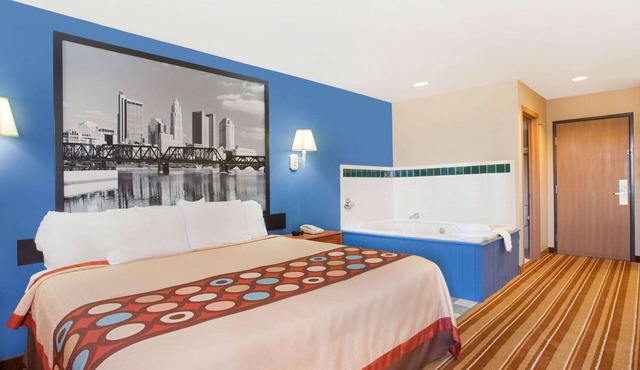 Super 8 by Wyndham Defiance