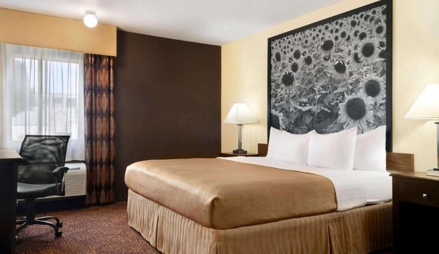 Super 8 by Wyndham Des Moines