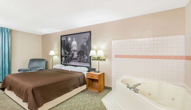 Super 8 by Wyndham Dodgeville