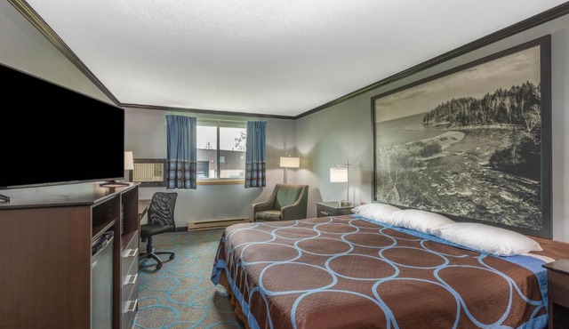 Super 8 by Wyndham Duluth