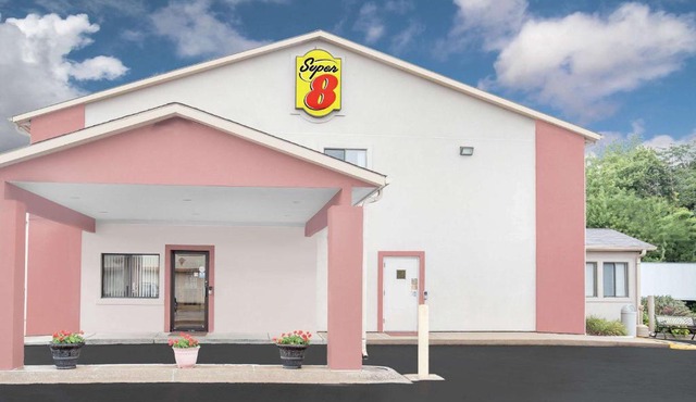 Super 8 by Wyndham East Moline