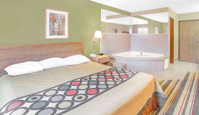 Super 8 by Wyndham East Moline