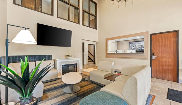 Super 8 by Wyndham Elgin