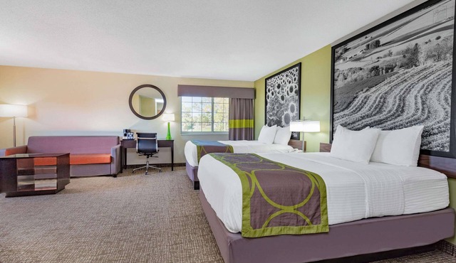 Super 8 by Wyndham Emmetsburg