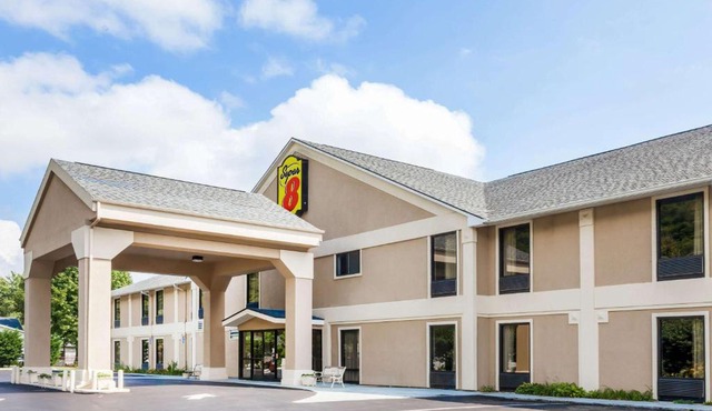 Super 8 by Wyndham Erwin, I-26 Exit 37