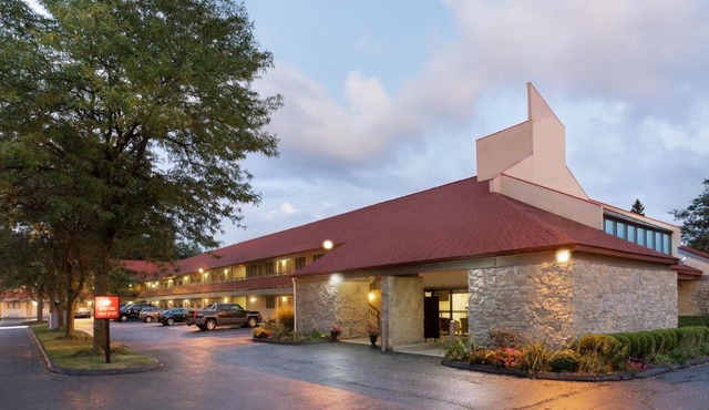 Super 8 by Wyndham Findlay