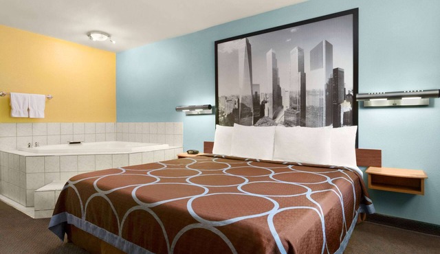 Super 8 by Wyndham Findlay