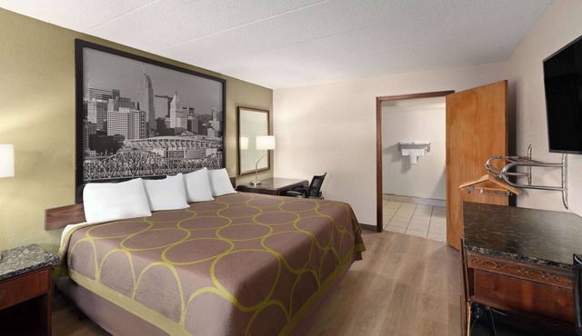 Super 8 by Wyndham Fort Mitchell Cincinnati Area
