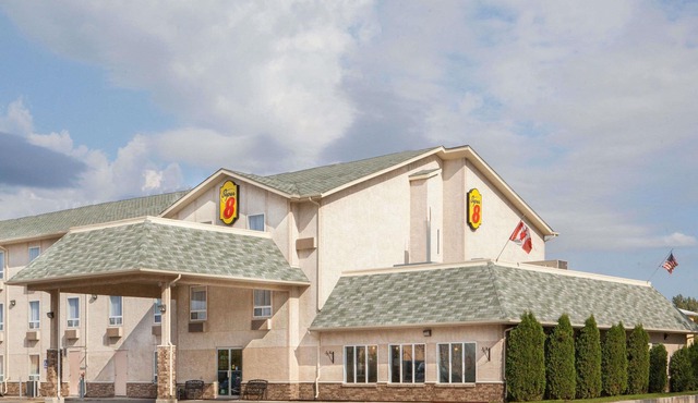 Super 8 by Wyndham Fort Frances