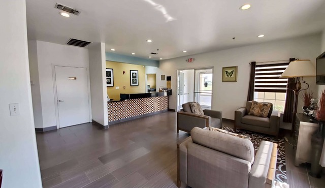 Super 8 by Wyndham Forney/East Dallas