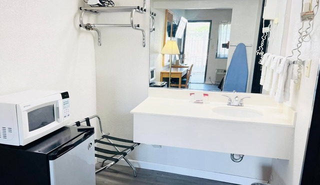 Super 8 by Wyndham Fort Scott