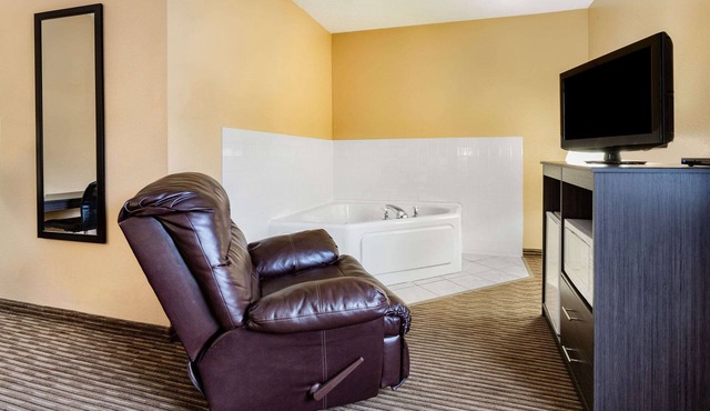 Super 8 by Wyndham Fort Dodge IA