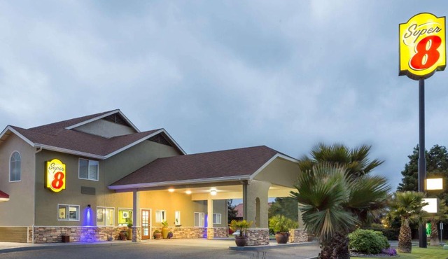 Super 8 by Wyndham Fortuna