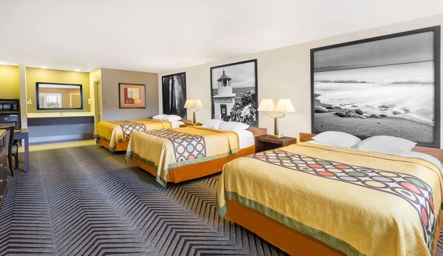 Super 8 by Wyndham Fortuna