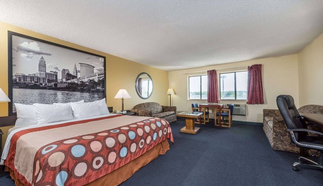 Super 8 by Wyndham Franklin/Middletown Area