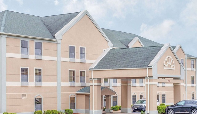 Super 8 by Wyndham Freeport