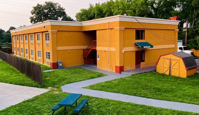 Super 8 by Wyndham Gloucester