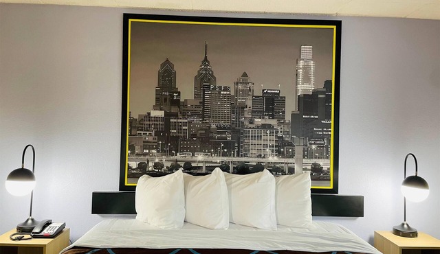 Super 8 by Wyndham Gloucester